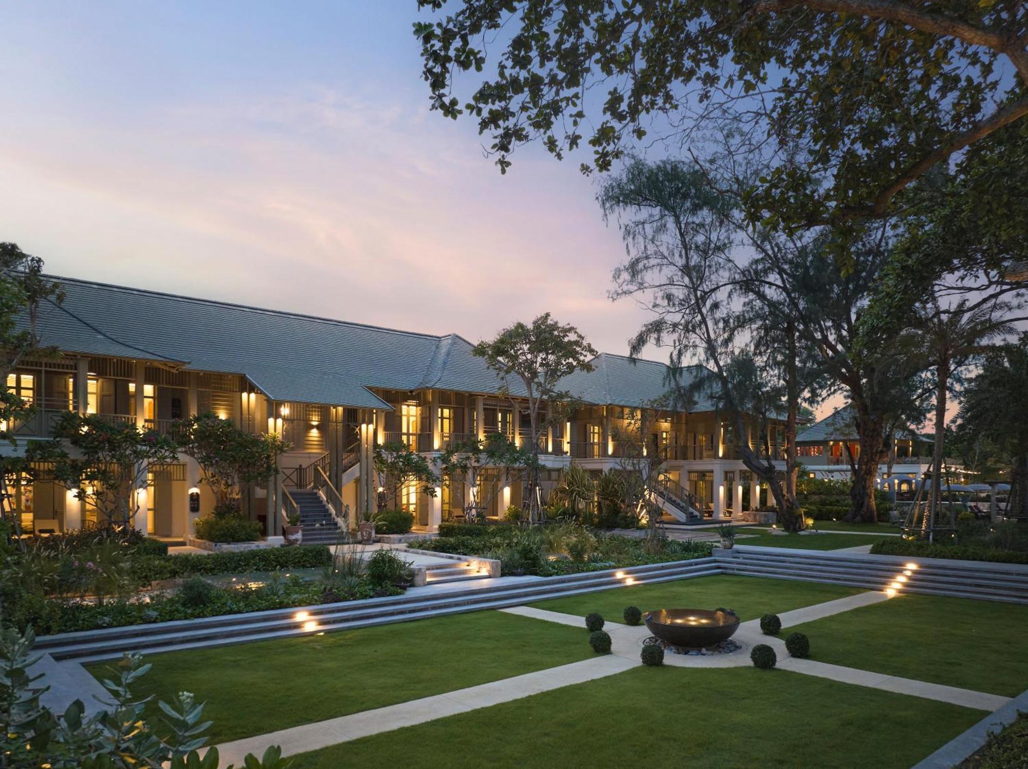 Charras Bhawan Hotel And Residences HHQ Exterior photo
