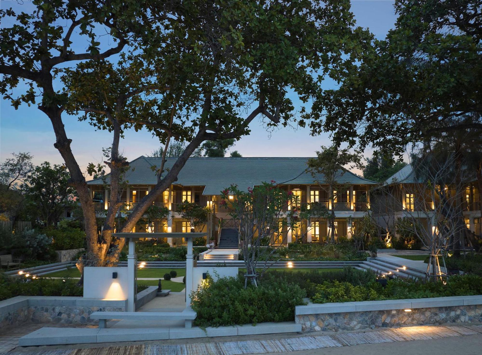 Charras Bhawan Hotel And Residences HHQ Exterior photo