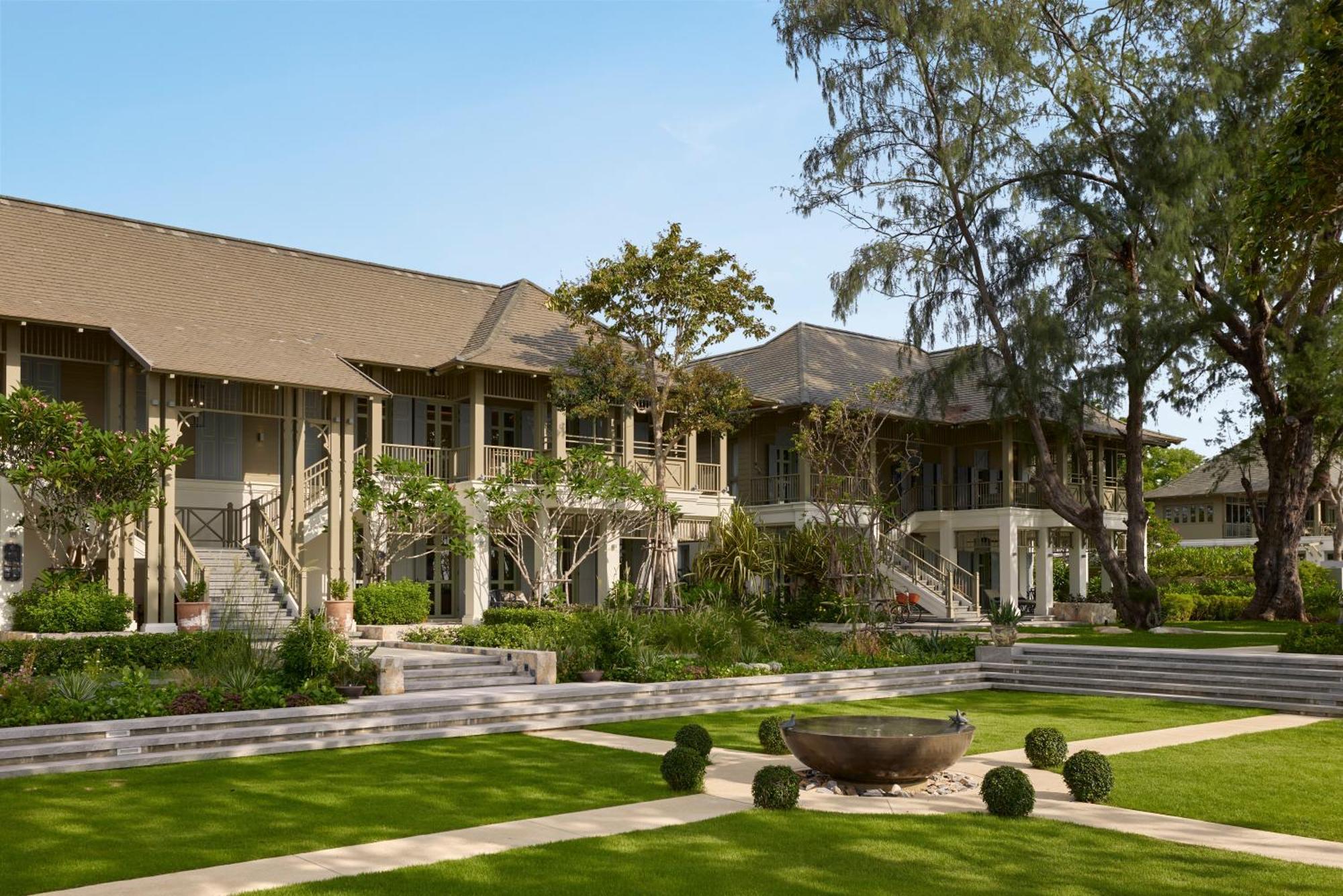 Charras Bhawan Hotel And Residences HHQ Exterior photo